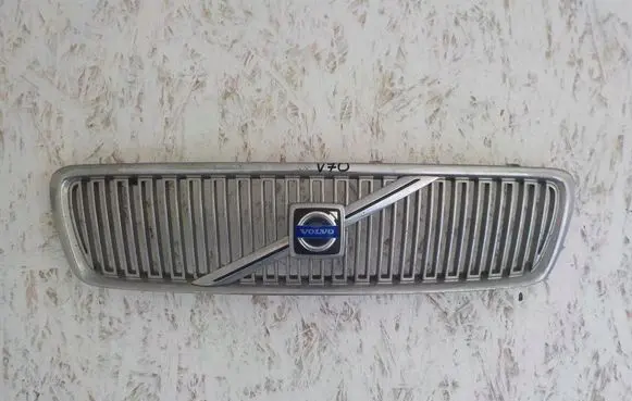 Volvo XC70 Front grill 8659875