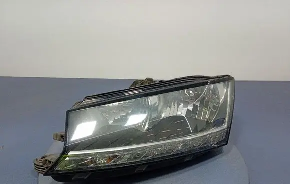 Skoda Fabia Mk3 (NJ) Headlight/headlamp 6V1941015D