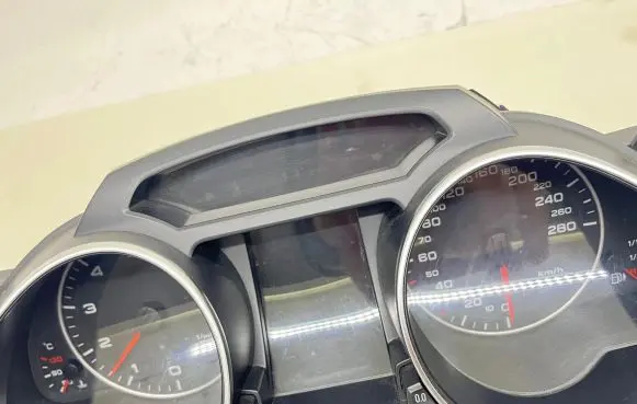 Audi A5 8T 8F Speedometer (instrument cluster) 8T0920931 503001520105
