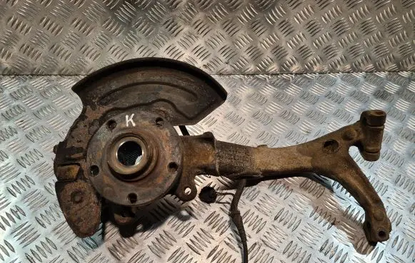Volkswagen PASSAT B5 Front wheel hub