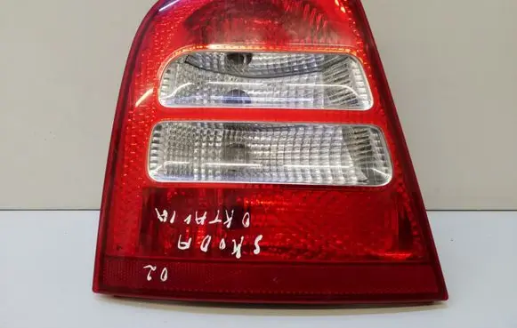 Skoda Octavia Mk1 (1U) Rear/tail lights ZSB1U6945095 YU3X13405BA