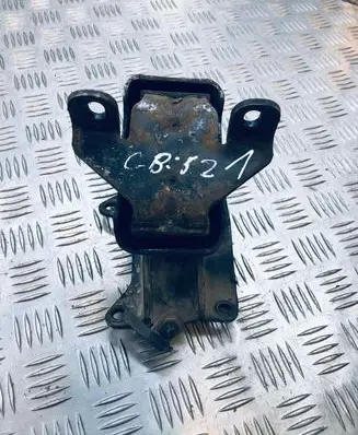 Isuzu Trooper Engine mount bracket