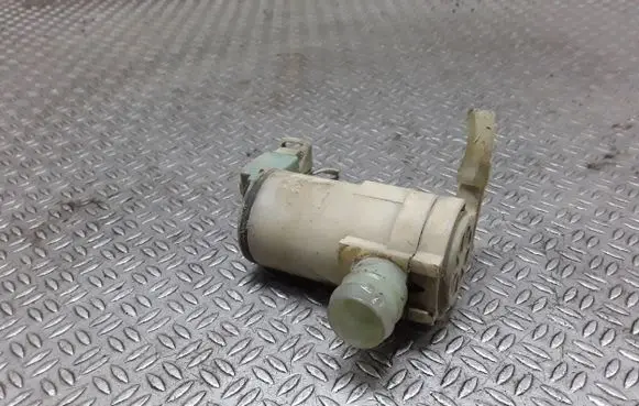 Nissan X-Trail T30 Windscreen/windshield washer pump