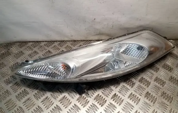 Nissan Juke I F15 Headlight/headlamp