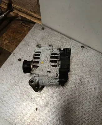 Peugeot 3008 II Generator/alternator 9822230780 2715896A