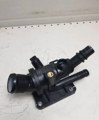 Renault Espace VI Thermostat housing 110611151R 6189690151