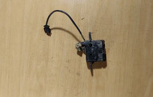 Audi A6 S6 C4 4A Tailgate/trunk/boot lock/catch/latch 4A9827506C