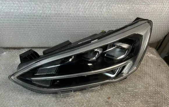 Ford Focus Headlight/headlamp JX7B13E015AE