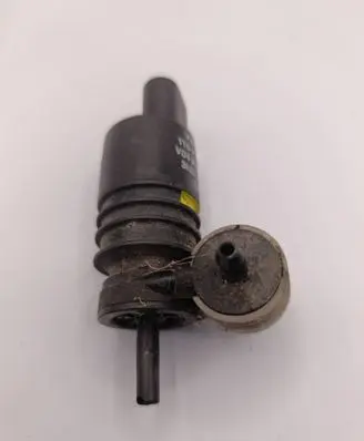 Volkswagen Cross Polo Windscreen/windshield washer pump 1T0955651A 3028143