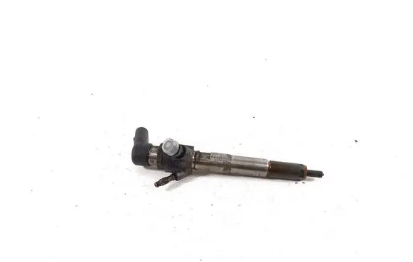 Mercedes-Benz A W176 Fuel injector 166006212R