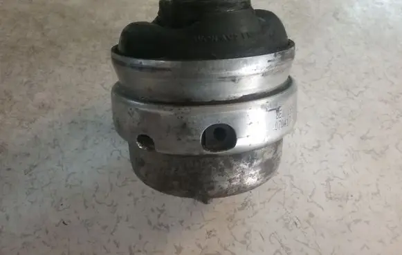 Audi A4 S4 B7 8E 8H Engine mount bracket 8E0199382K