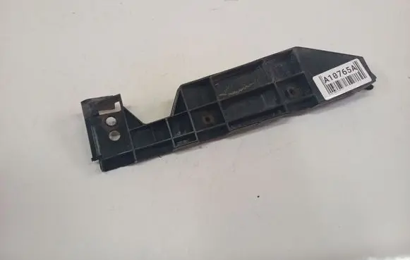 Rear bumper mounting bracket