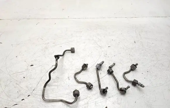 Fuel injector supply line/pipe