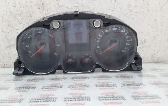 Volkswagen PASSAT B6 Speedometer (instrument cluster) 3C0920870QX