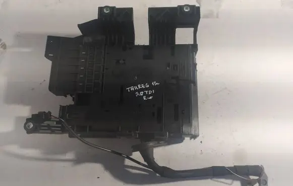 Volkswagen Touareg II Fuse module 7P0937548F