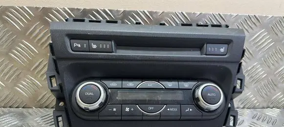 Mazda 3 II Climate control unit B45D61190F VPDALH18C612CF