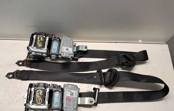 Mercedes-Benz E W212 Front seatbelt A2128607585