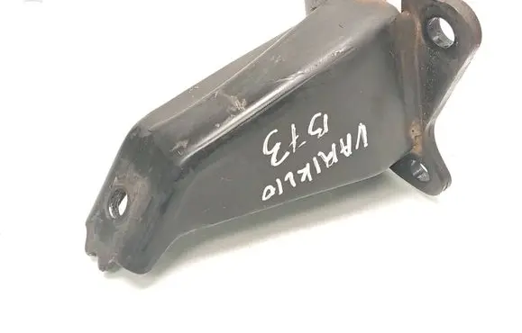 Nissan Navara D40 Engine mounting bracket