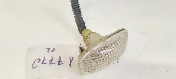Nissan Primera Front fender indicator light 