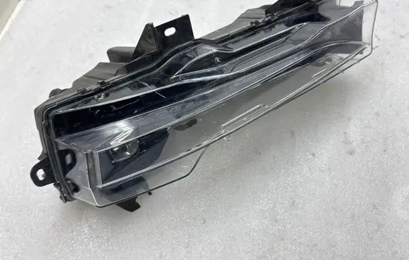 Tesla Model 3 Front fog light 162479700A 07122022 DC522193A00538