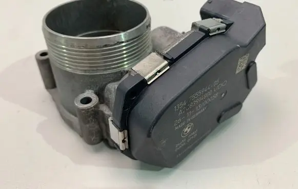 BMW 5 F10 F11 Electric throttle body valve 7555944