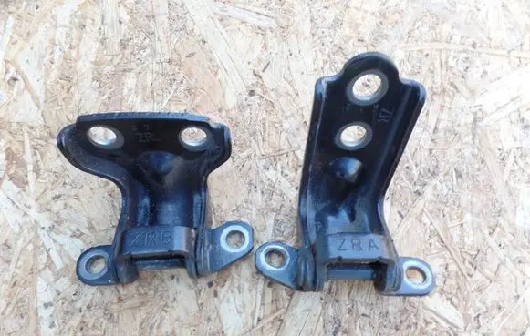 Rear door hinge set