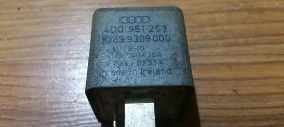 Volkswagen PASSAT B5 Other relay 4d0951253 899309000