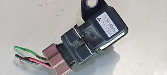 Mitsubishi Galant Air pressure sensor MD190996