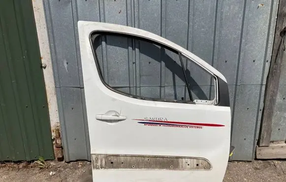 Citroen Berlingo Front door 9004Z6
