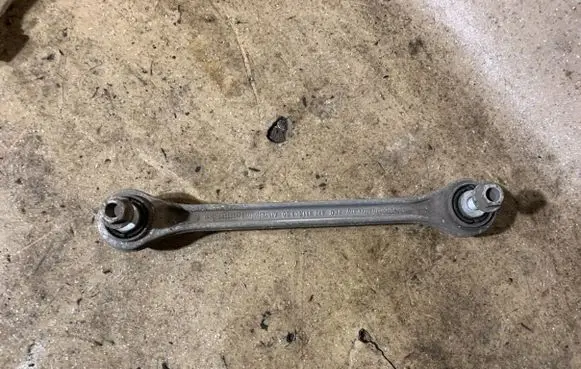 Rear upper control arm/wishbone