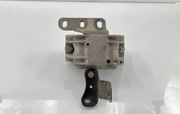 Volkswagen Golf Plus Engine mount bracket 1K0199262
