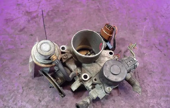 Nissan Almera Tino Throttle body valve 