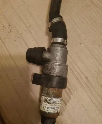 Volkswagen Transporter - Caravelle T4 Idle control valve (regulator) 037906457C