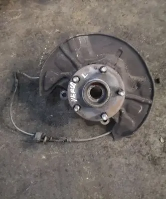 Toyota Corolla Verso AR10 Front wheel bearing hub 