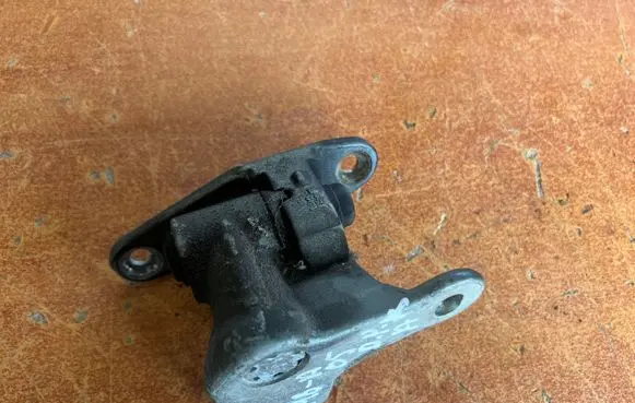 Mercedes-Benz A W169 Front door lower hinge 