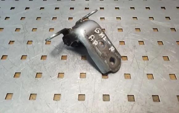 Toyota Land Cruiser (J120) Rear door lower hinge