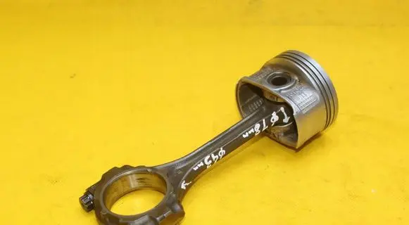Toyota Aygo AB40 Piston with connecting rod 625