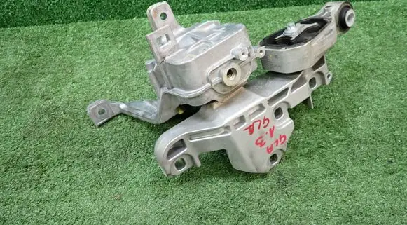 Mercedes-Benz GLA H247 Engine mount bracket A2472401800
