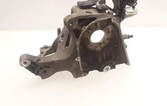 Opel Insignia A Fuel pump bracket 55574721