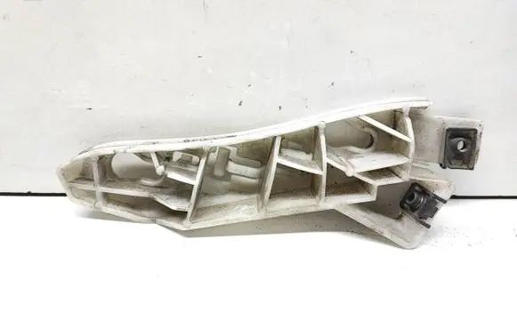Front bumper mounting bracket