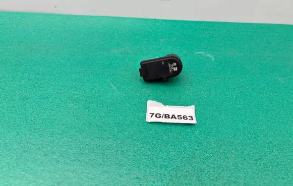 Volkswagen Golf IV Headlight level adjustment motor 1J0941295B