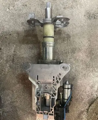 BMW 5 E60 E61 Steering wheel axle 6780879
