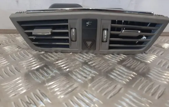 Mercedes-Benz E A207 Dash center air vent grill A2078301154 A2079053700