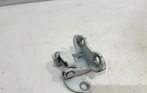Toyota Avensis T270 Rear door upper hinge