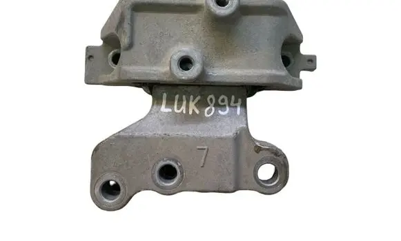 Mitsubishi Outlander Engine mount bracket