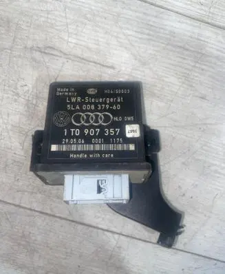 Volkswagen Touran I Light module LCM 1T0907357 00011175 5LA00837960