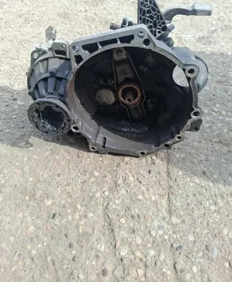 Volkswagen PASSAT B6 Manual 5 speed gearbox JCX