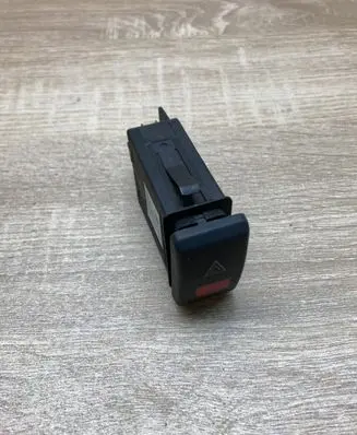 Skoda Octavia Mk1 (1U) Hazard light switch 1U0953235F