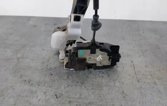 KIA Ceed Front door lock VALEO