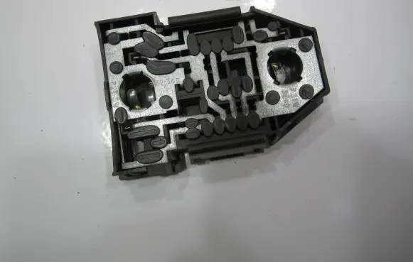 Volkswagen PASSAT B3 Tail light bulb cover holder 333945257